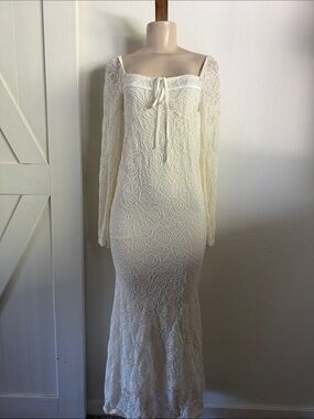 Ivory Lace Long-Sleeve Maxi Dress S